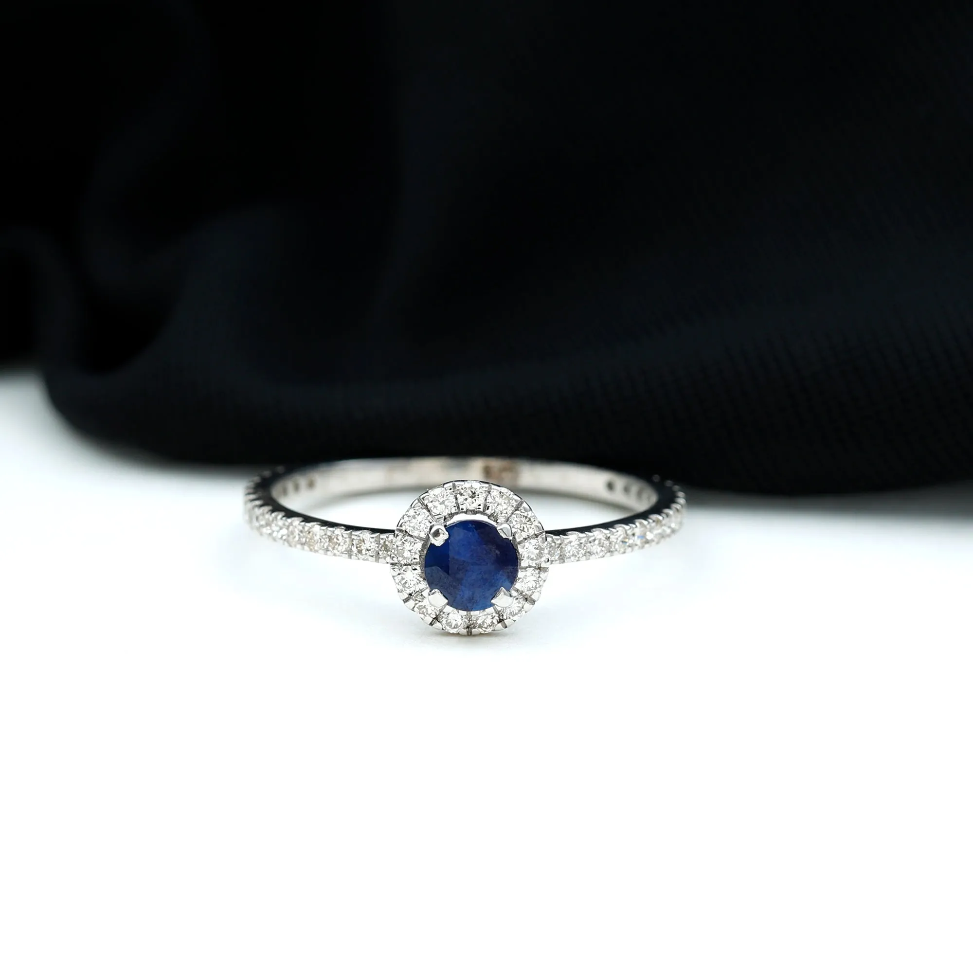 1 CT Blue Sapphire and Diamond Minimal Engagement Ring