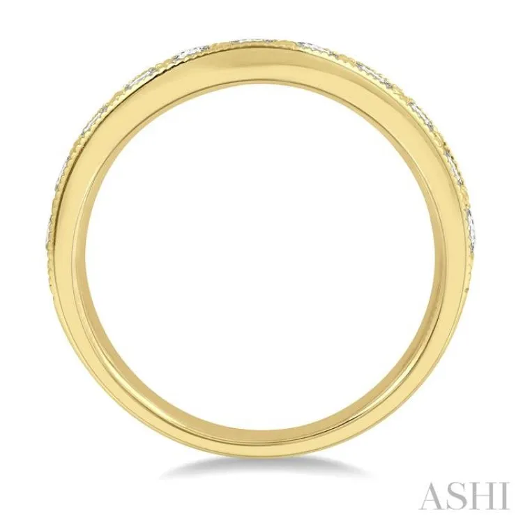 1 Ctw Arched Round Cut Diamond Wedding Band in 14K Yellow Gold