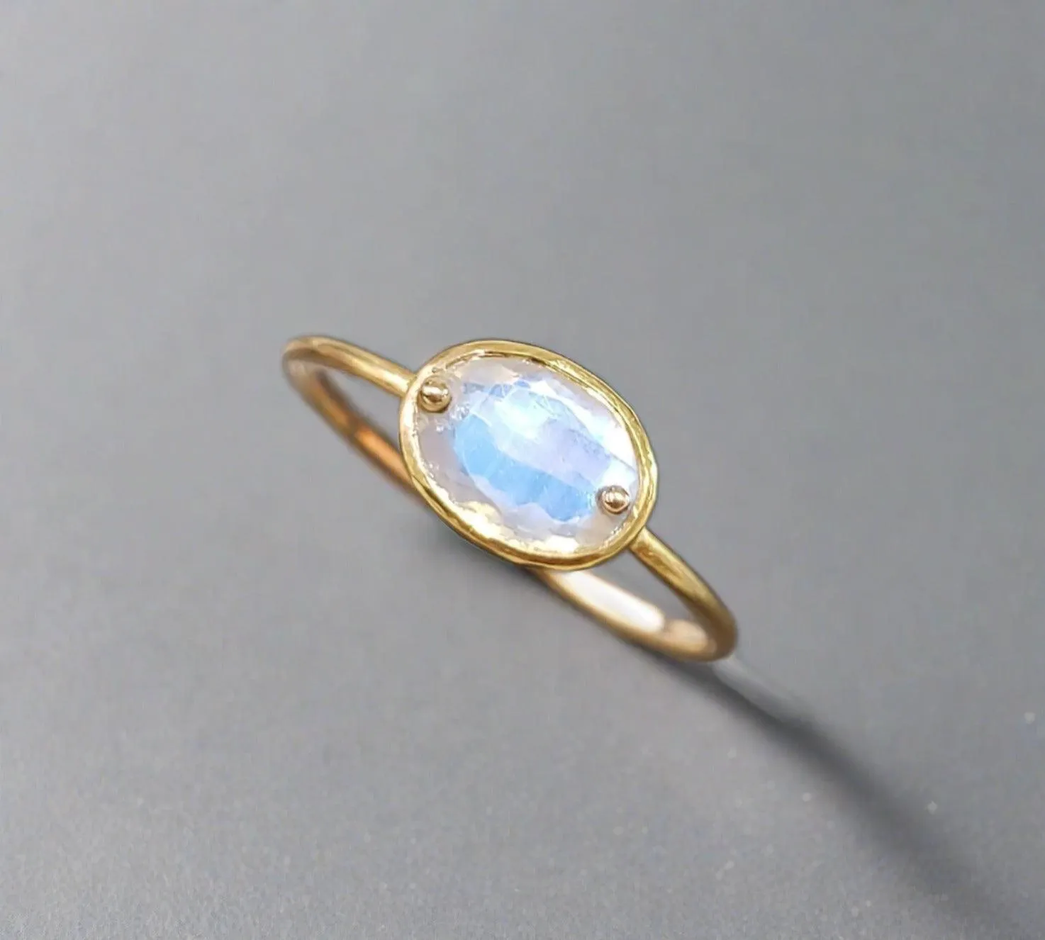 18k Gold Rainbow Moonstone Ring