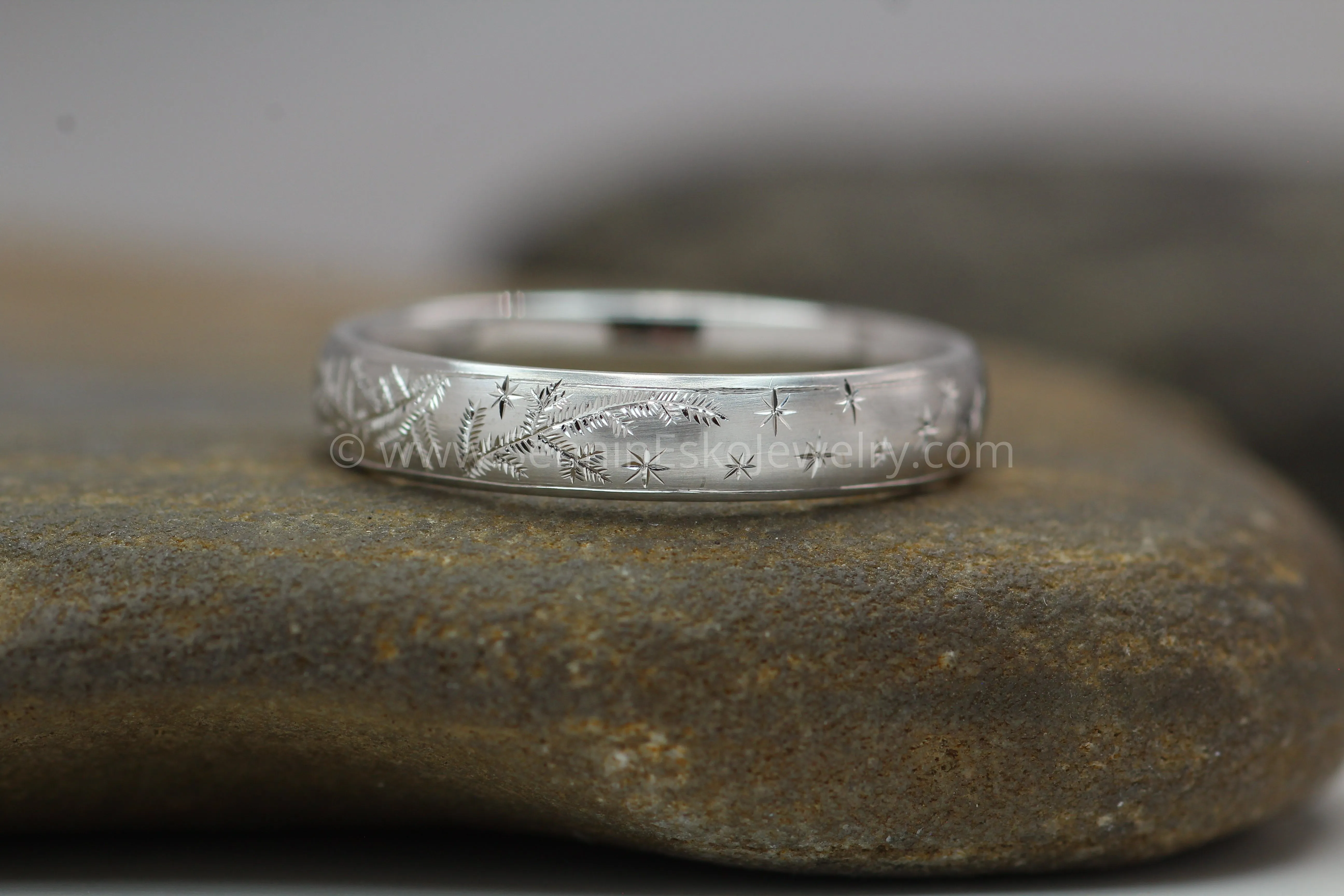 4x1.5mm Spruce and Stars Platinum Band - Comfort Fit Interior - Bright Cut Engraved Band