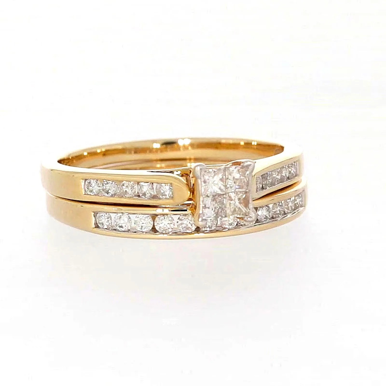 9ct Yellow Gold Princess & Round Brilliant Cut with 1/2 CARAT tw of Diamonds Ring