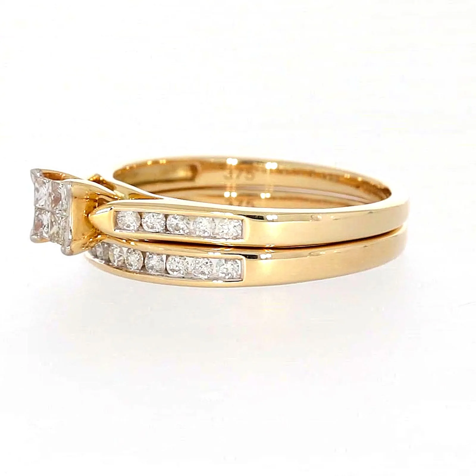 9ct Yellow Gold Princess & Round Brilliant Cut with 1/2 CARAT tw of Diamonds Ring