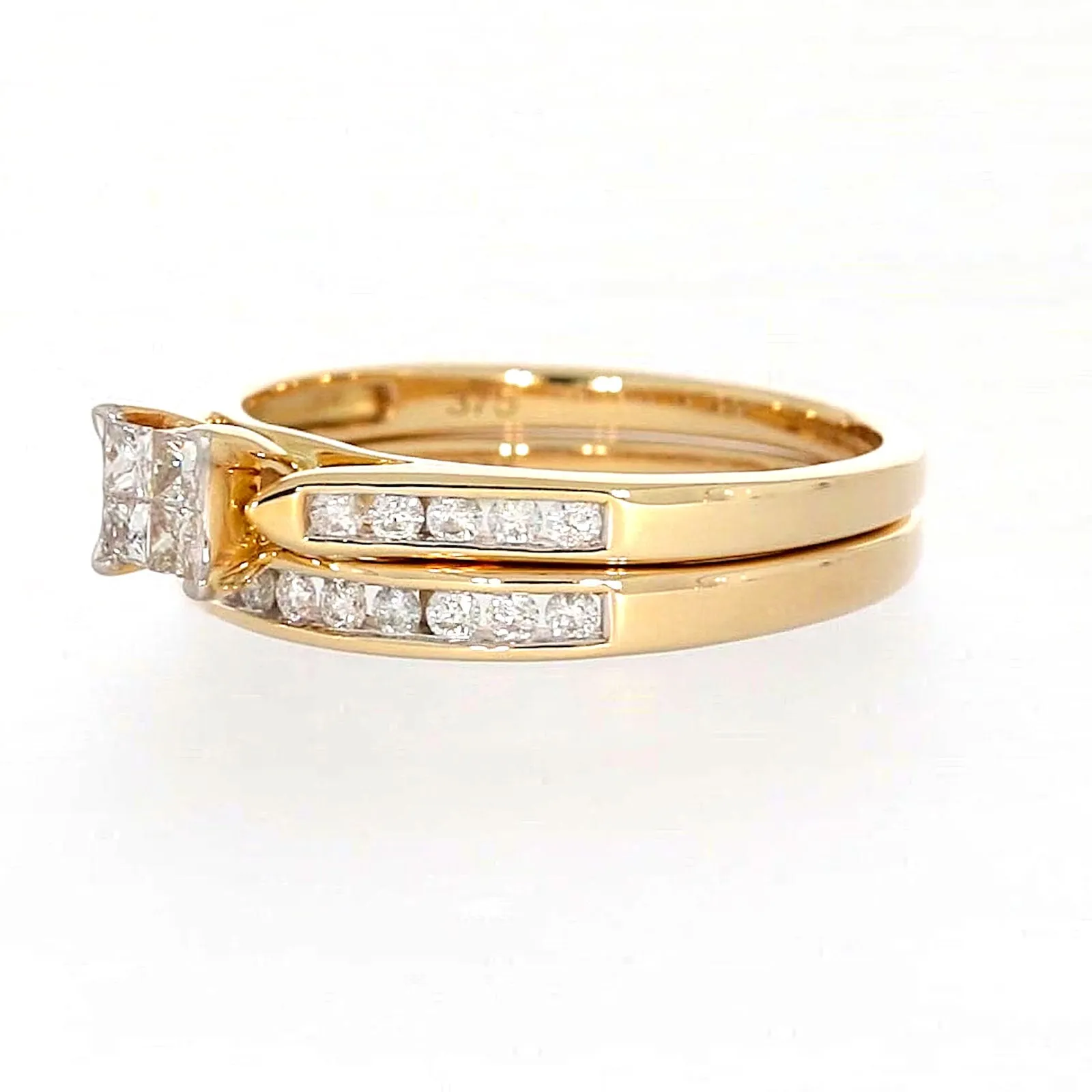 9ct Yellow Gold Princess & Round Brilliant Cut with 1/2 CARAT tw of Diamonds Ring