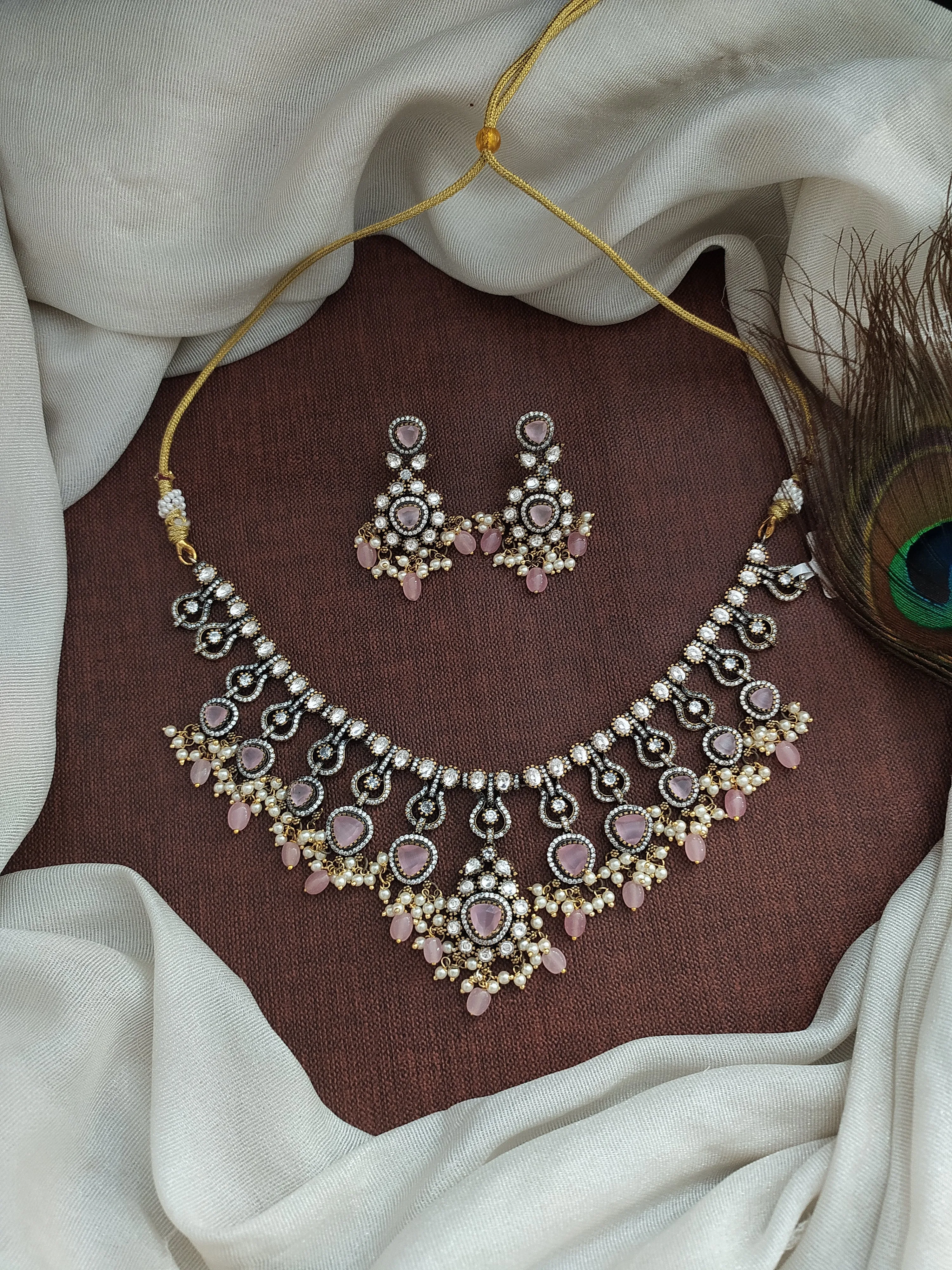 Budget-Friendly Victorian Necklace Set – Festive Special