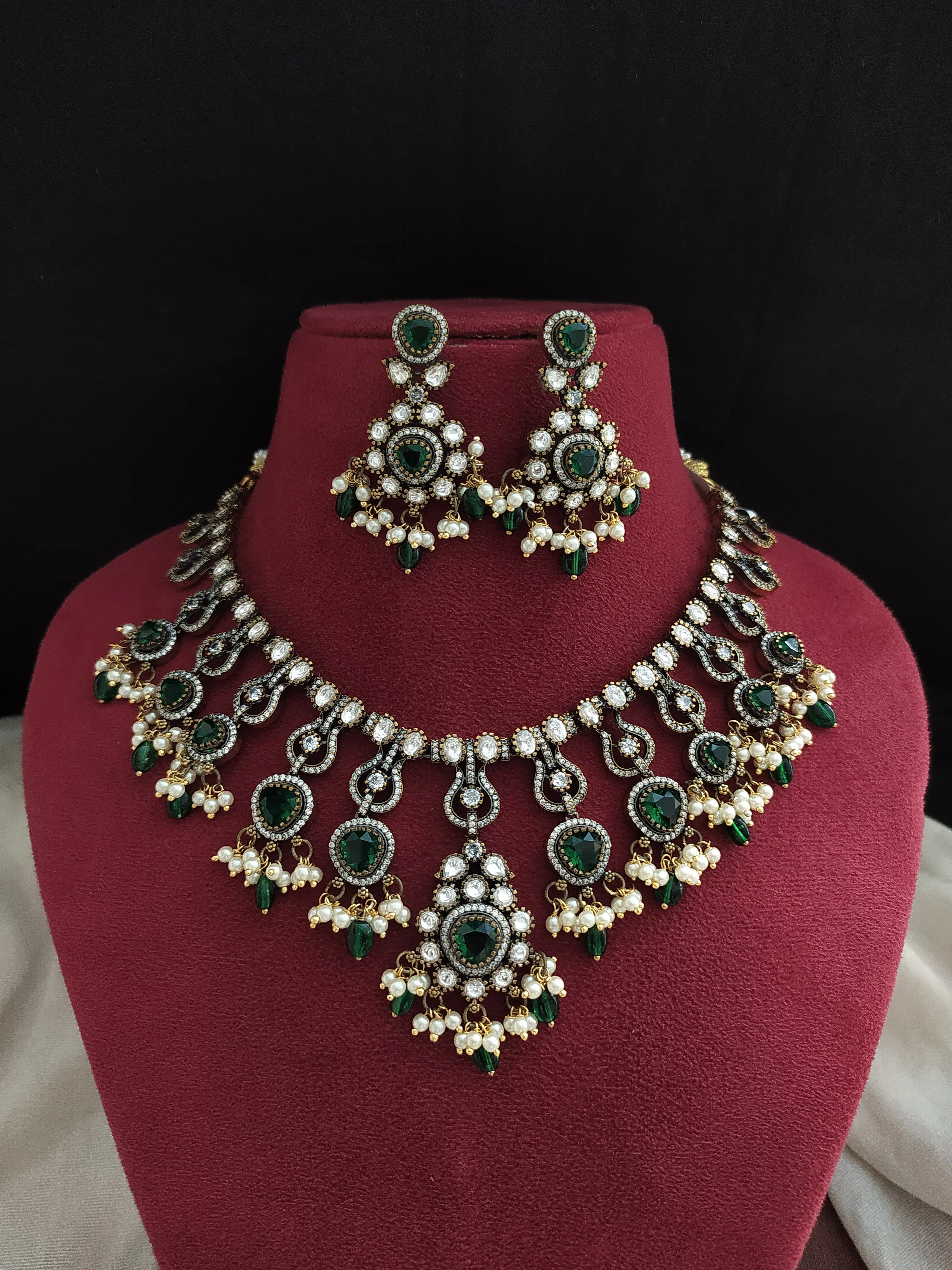 Budget-Friendly Victorian Necklace Set – Festive Special