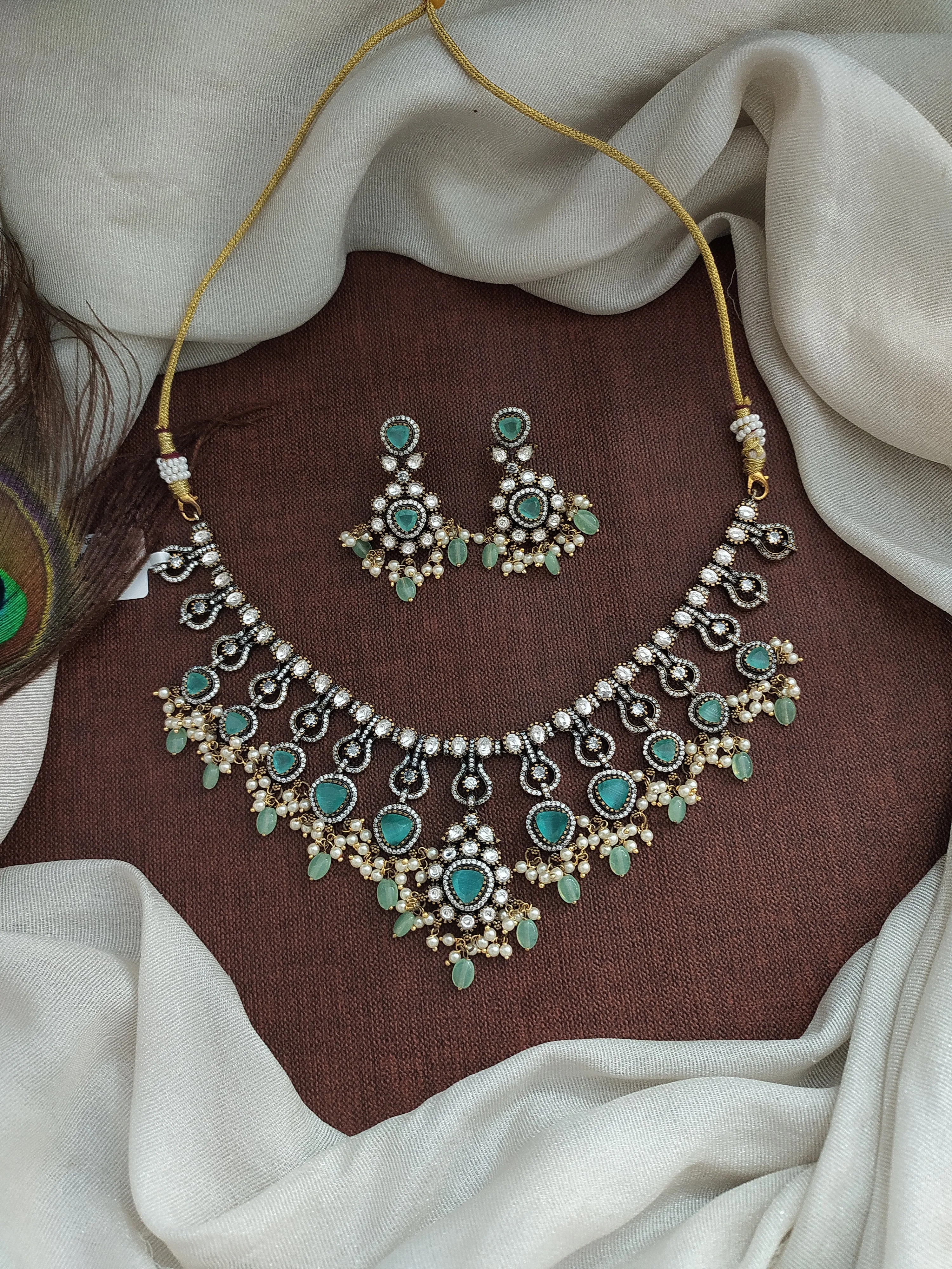 Budget-Friendly Victorian Necklace Set – Festive Special