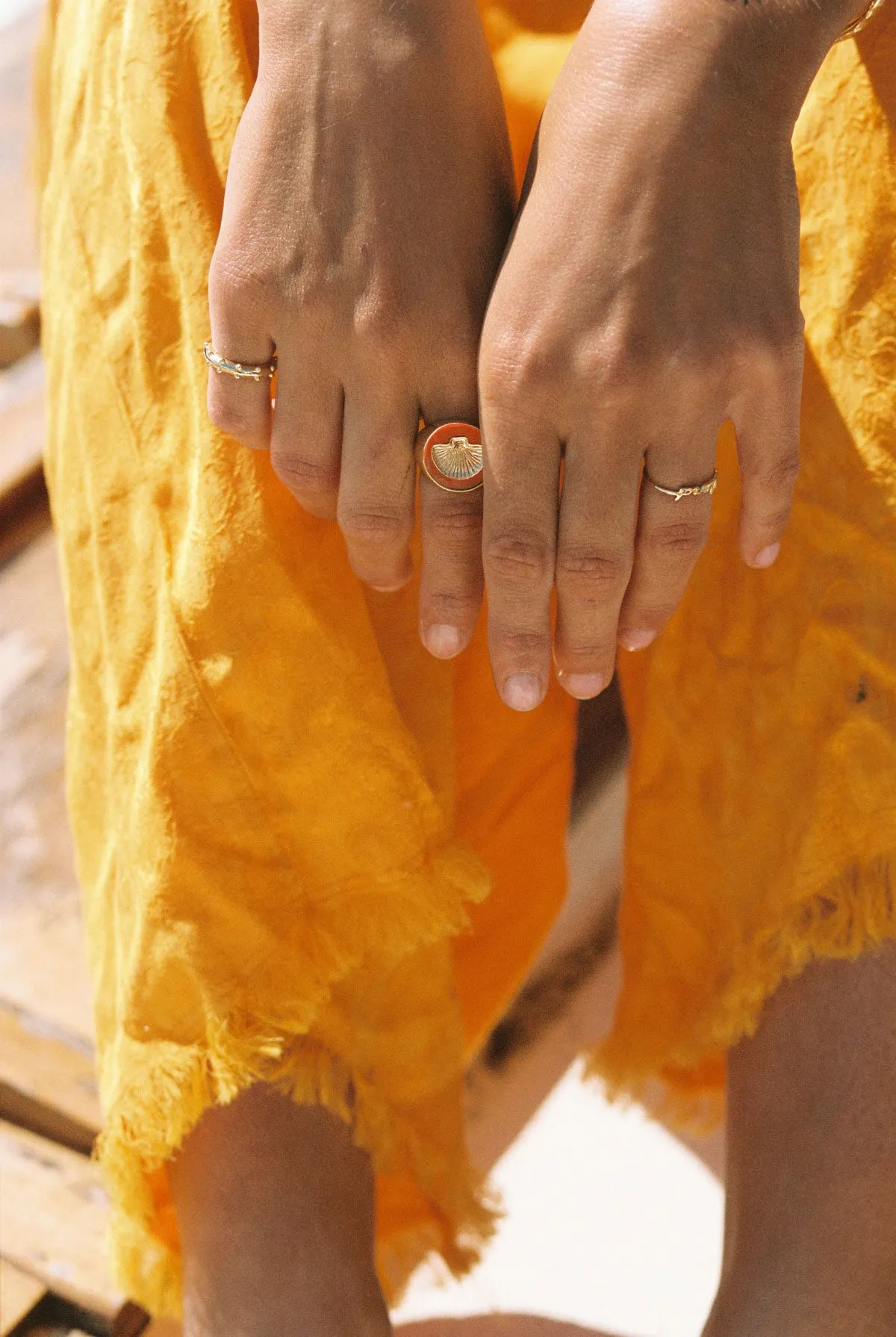 Chunky shell ring gold plated