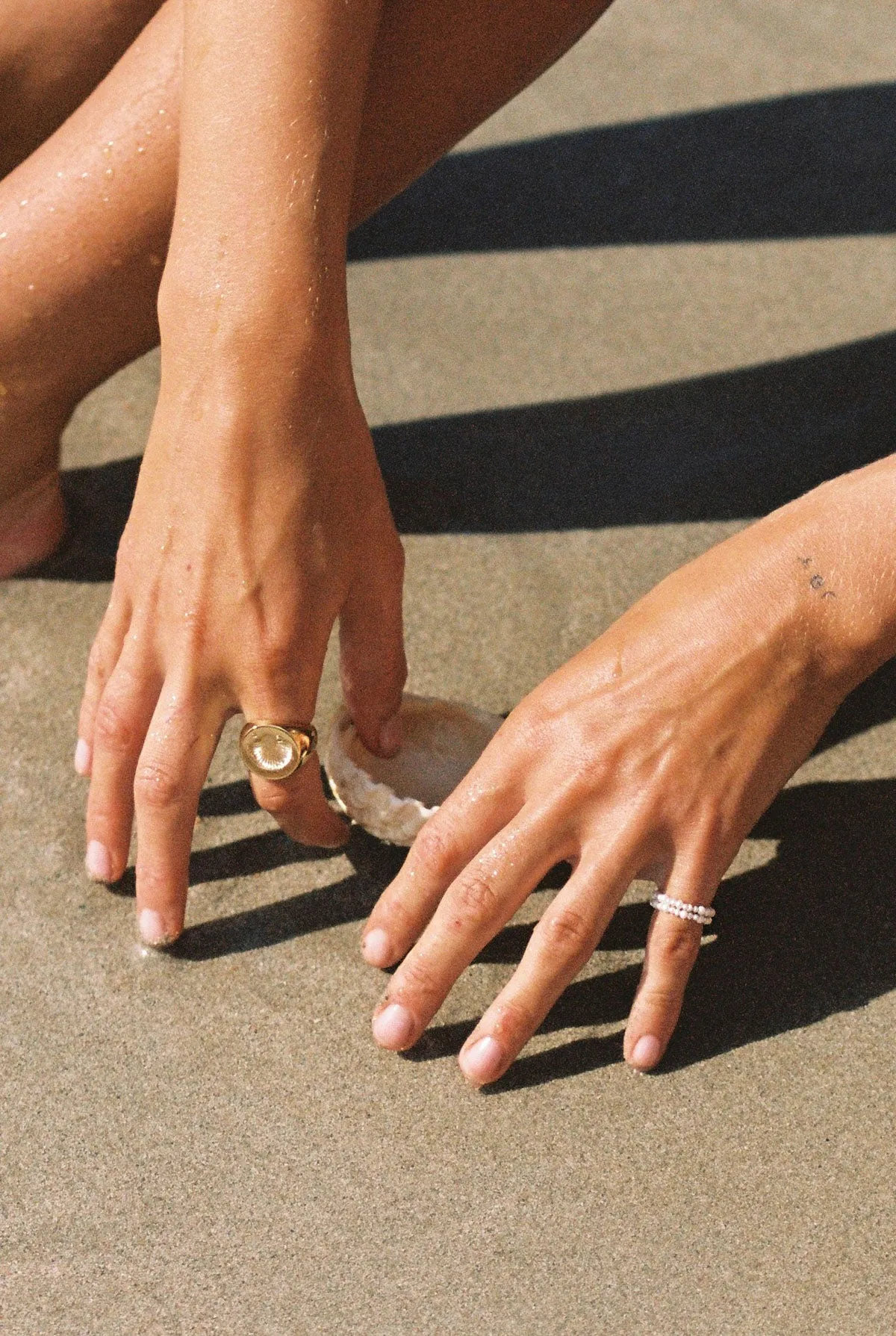 Chunky shell ring gold plated