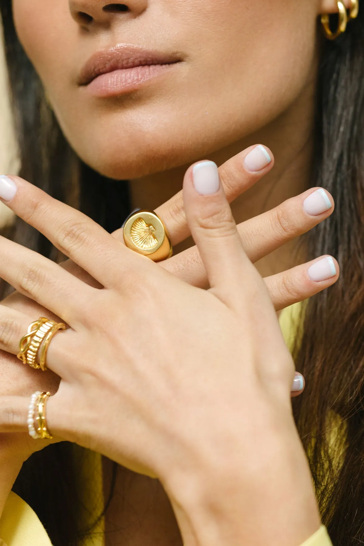 Chunky shell ring gold plated