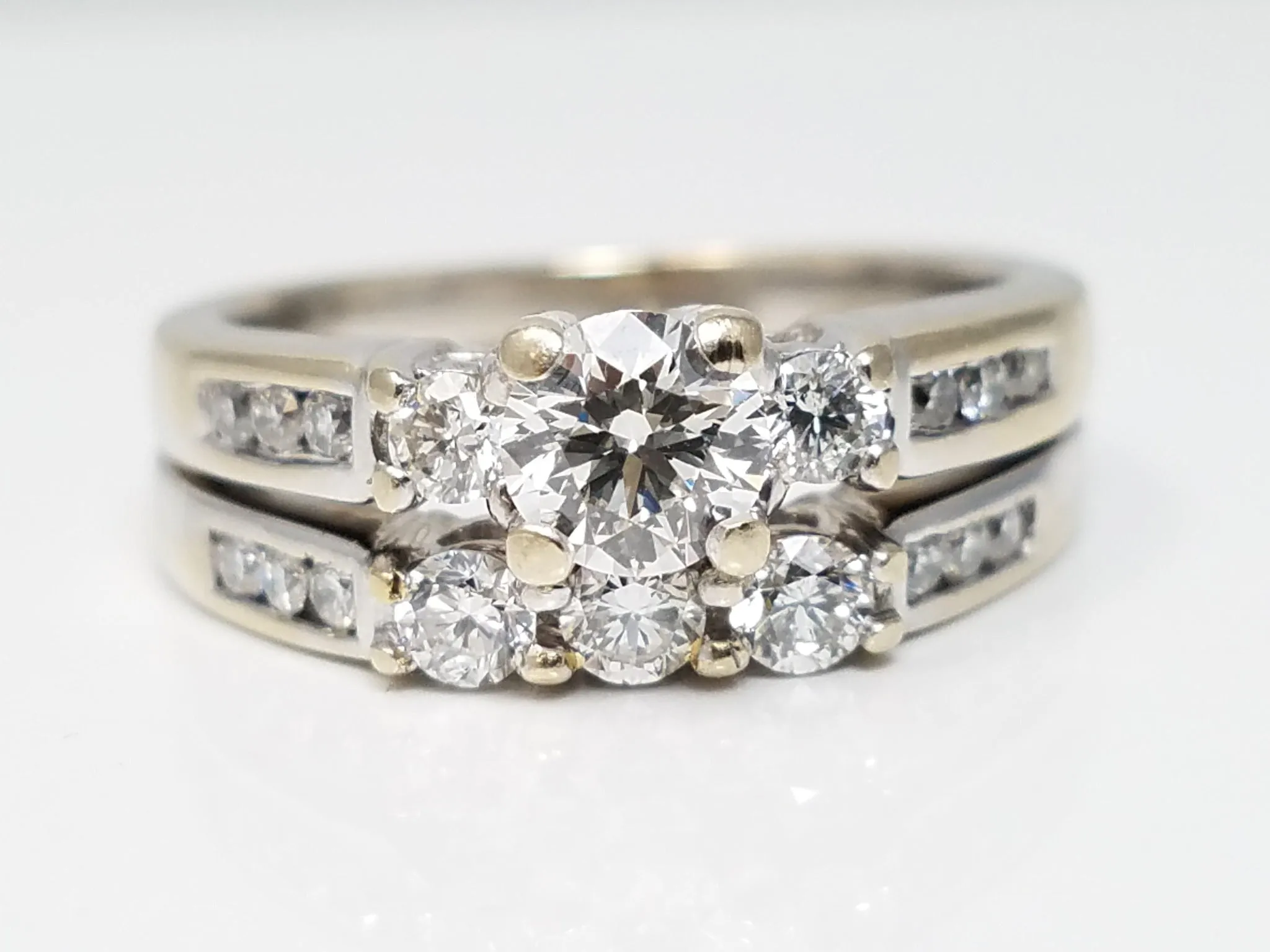 Elegant 18k White Gold Natural Diamond Wedding Ring Set