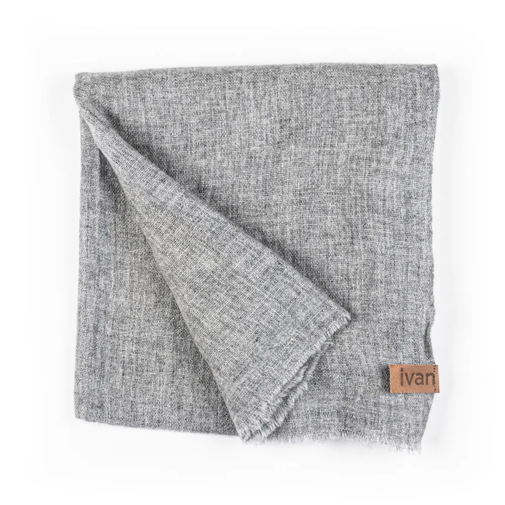 EXTRA LIGHTWEIGHT CASHMERE SCARF