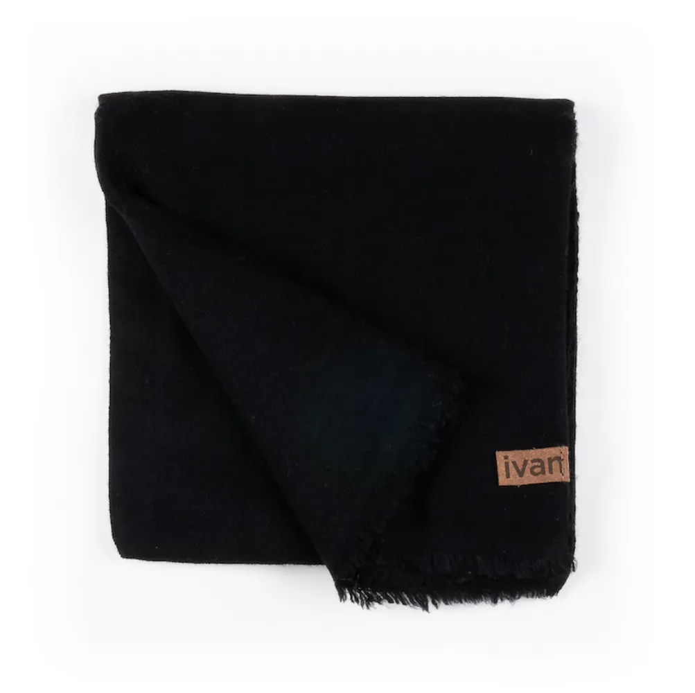 EXTRA LIGHTWEIGHT CASHMERE SCARF