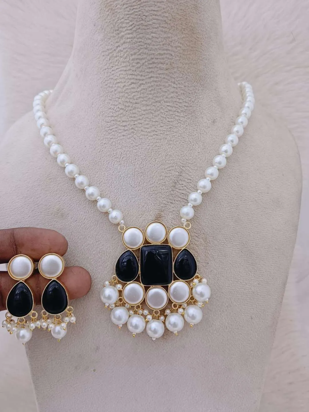 Fusion Pearl Necklace Set