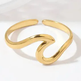 Gold Minimalist Wave Ring