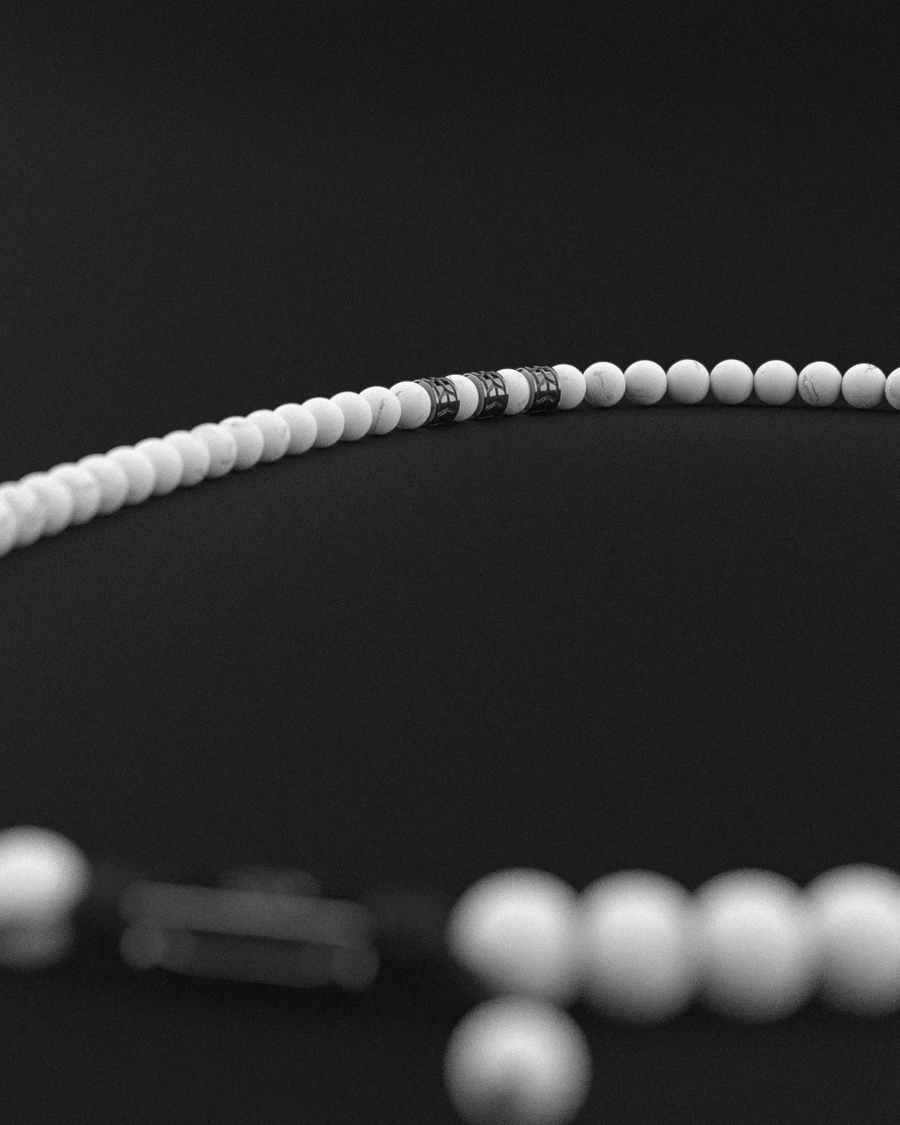 Howlite Necklace 8mm | Royale