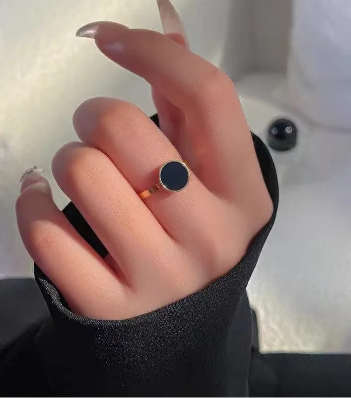 Round Black Shell Ring