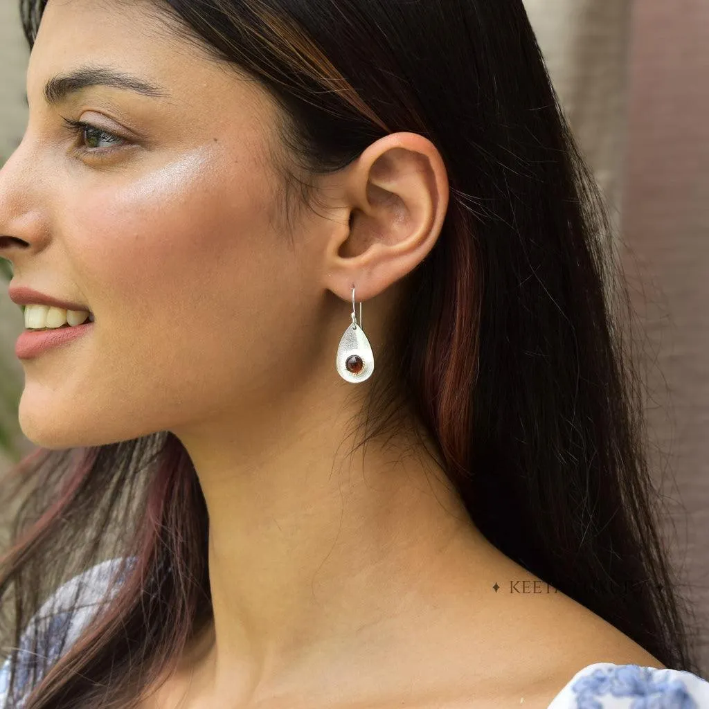 Subtle Elegance - Garnet Earrings