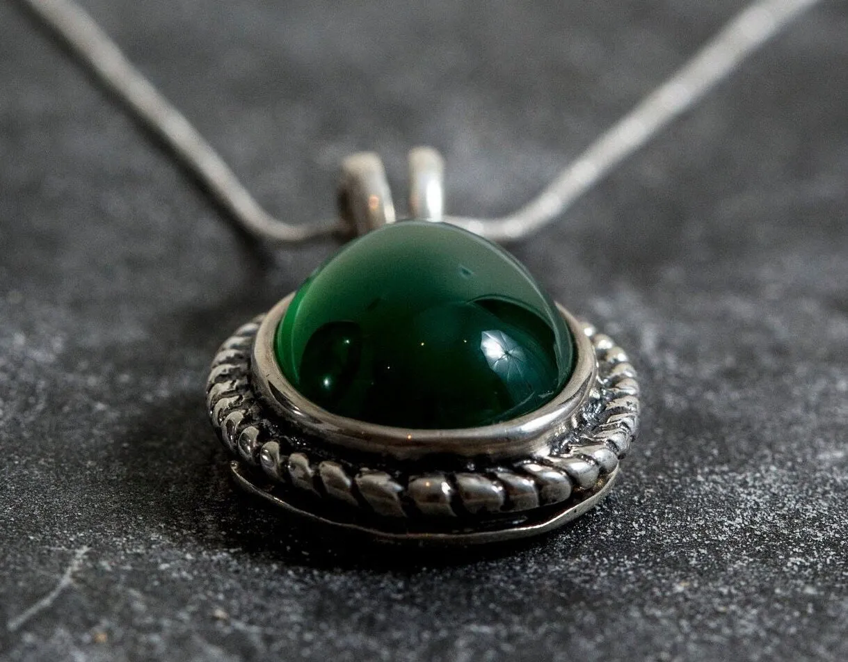 Vintage Emerald Necklace - Green Emerald Necklace - Green Oval Pendant