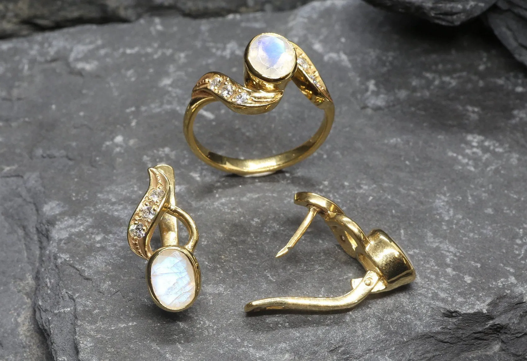 Vintage Moonstone Ring - Gold Antique Band, Natural Moonstone Ring, June Birthstone Ring