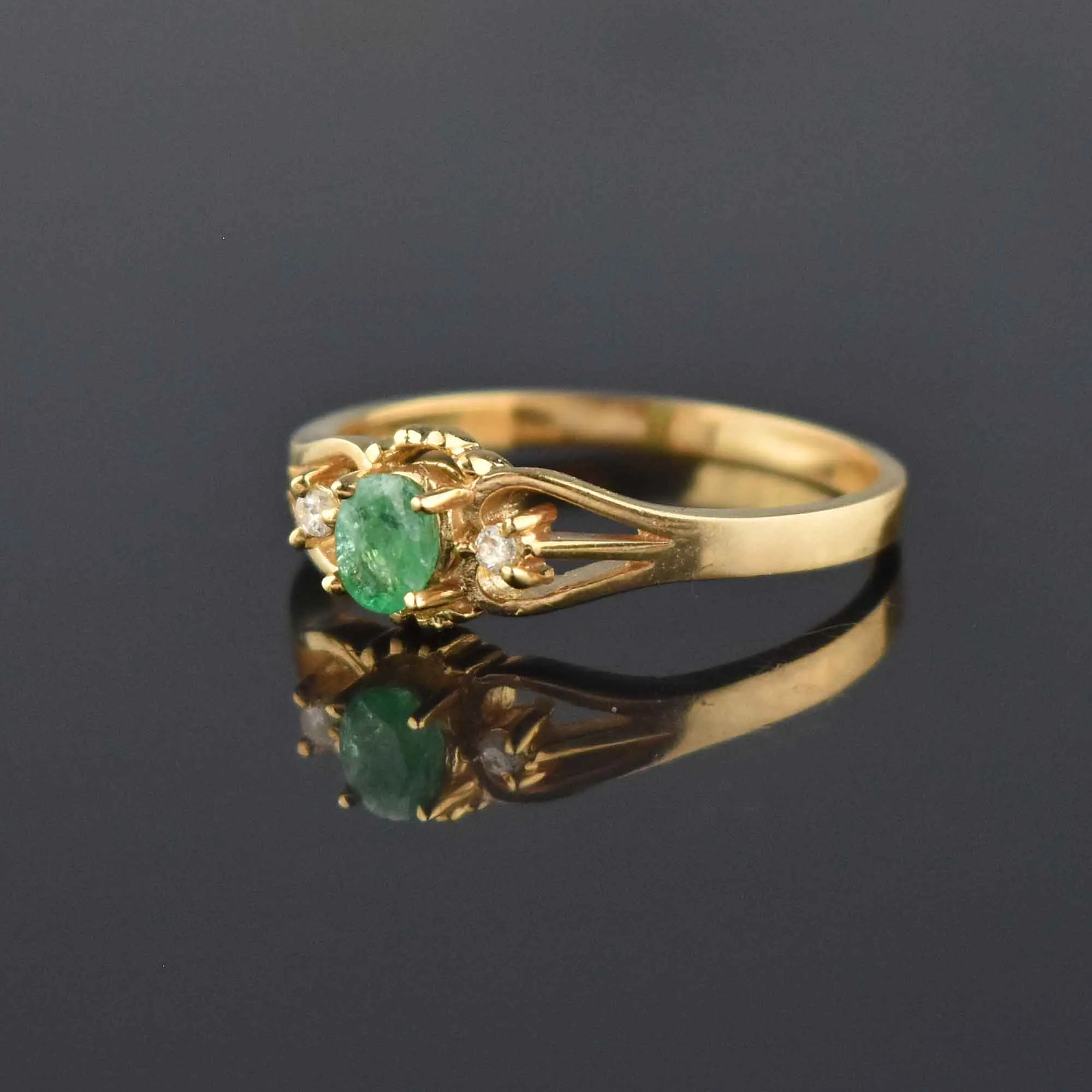 Vintage Oval Emerald Solitaire Diamond 14K Gold Ring